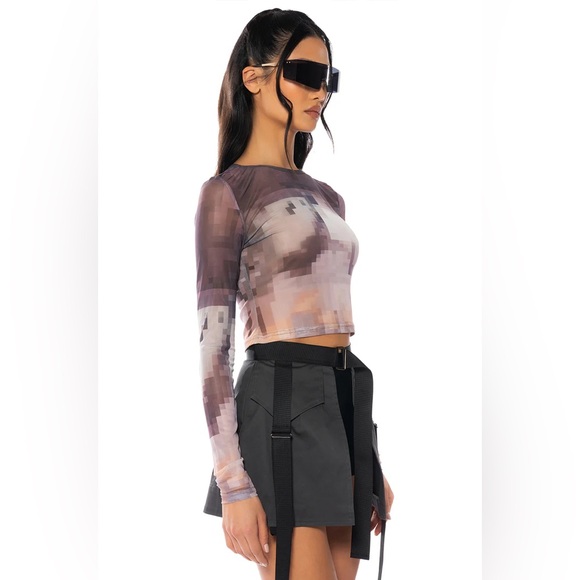 NEW- AKIRA HIDDEN IMAGES MESH LONG SLEEVE TOP - Picture 4 of 7